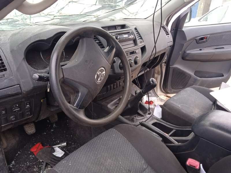 toyota hilux (kun) del año 2016