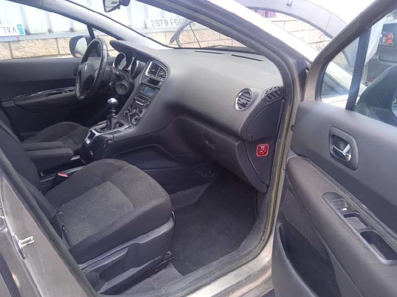 peugeot 5008 del año 2011