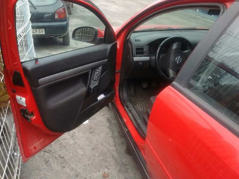 opel vectra c berlina del año 2004