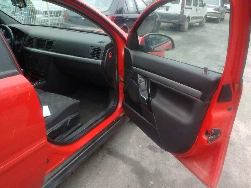 opel vectra c berlina del año 2004