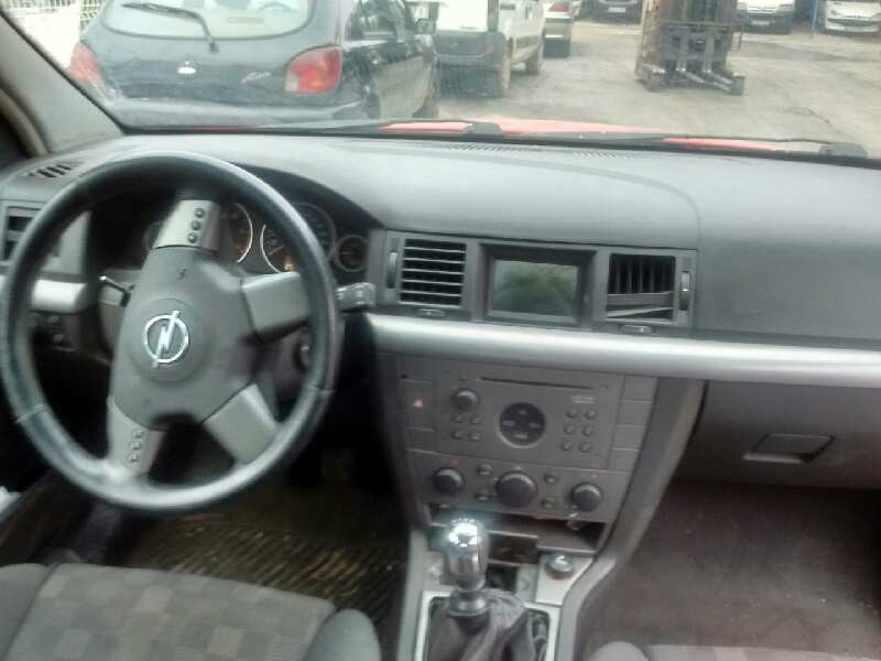 opel vectra c berlina del año 2004