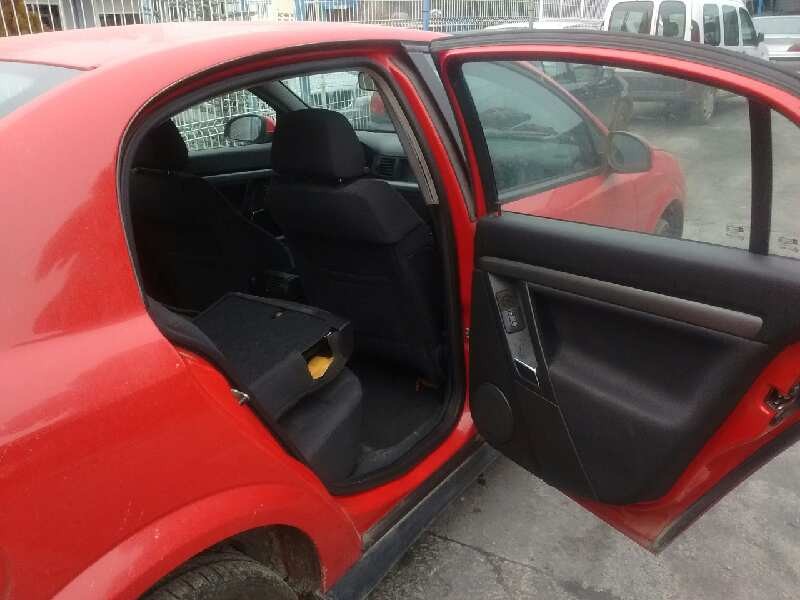 opel vectra c berlina del año 2004