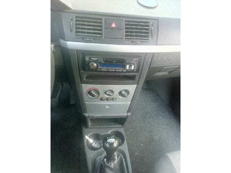 opel meriva del año 2004