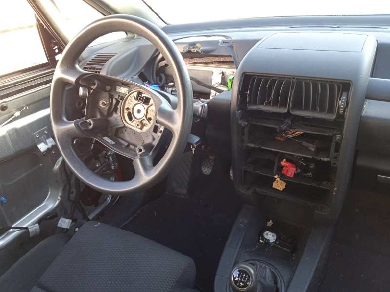 audi a2 (8z) del año 2003