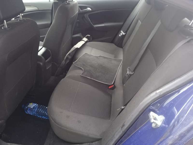 opel insignia berlina del año 2010