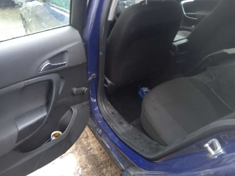 opel insignia berlina del año 2010