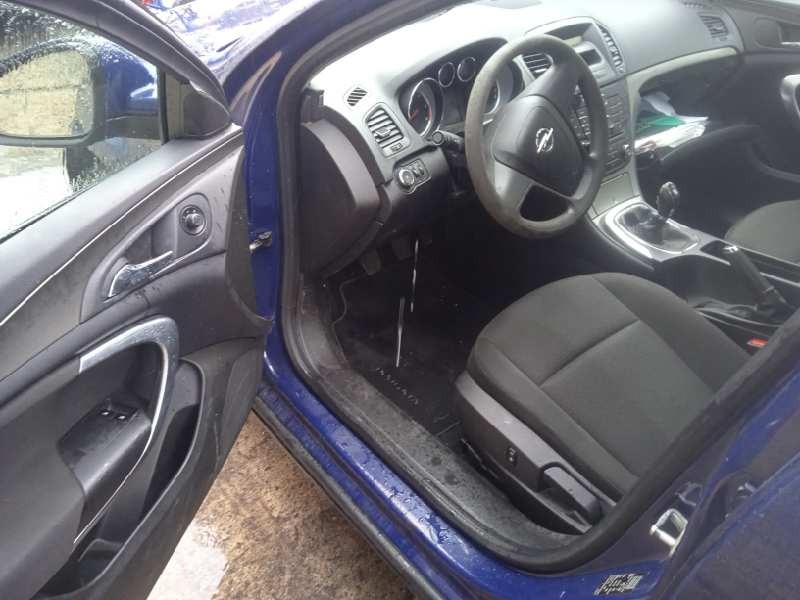 opel insignia berlina del año 2010