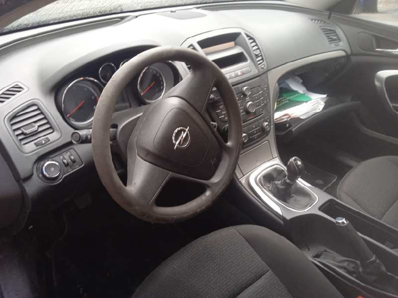 opel insignia berlina del año 2010