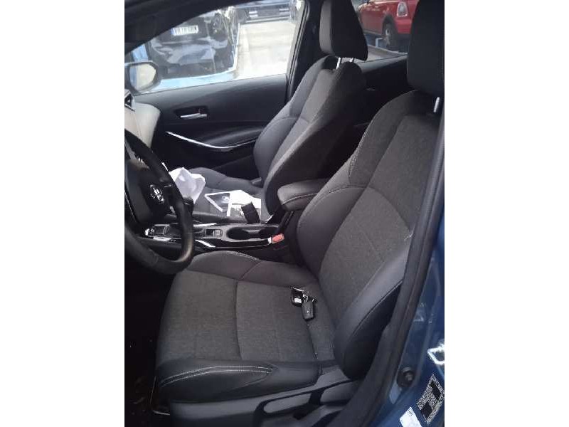 toyota corolla (e21) del año 2022