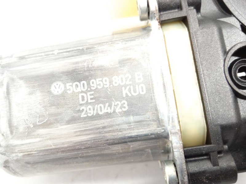 Recambio de elevalunas delantero derecho para skoda karoq (nu) 2.0 tdi referencia OEM IAM 5Q0959802B 575837462A 