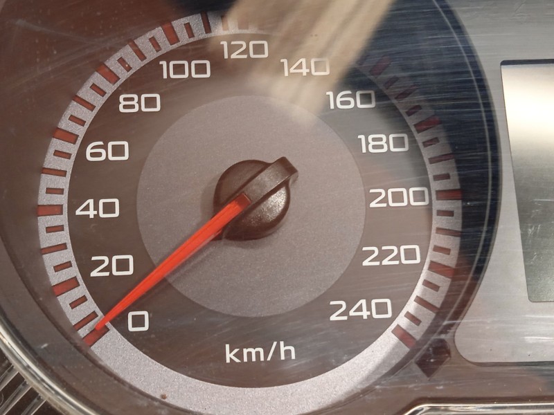 Recambio de cuadro instrumentos para citroën c-crosser 2.2 hdi fap cat referencia OEM IAM 8100A485  