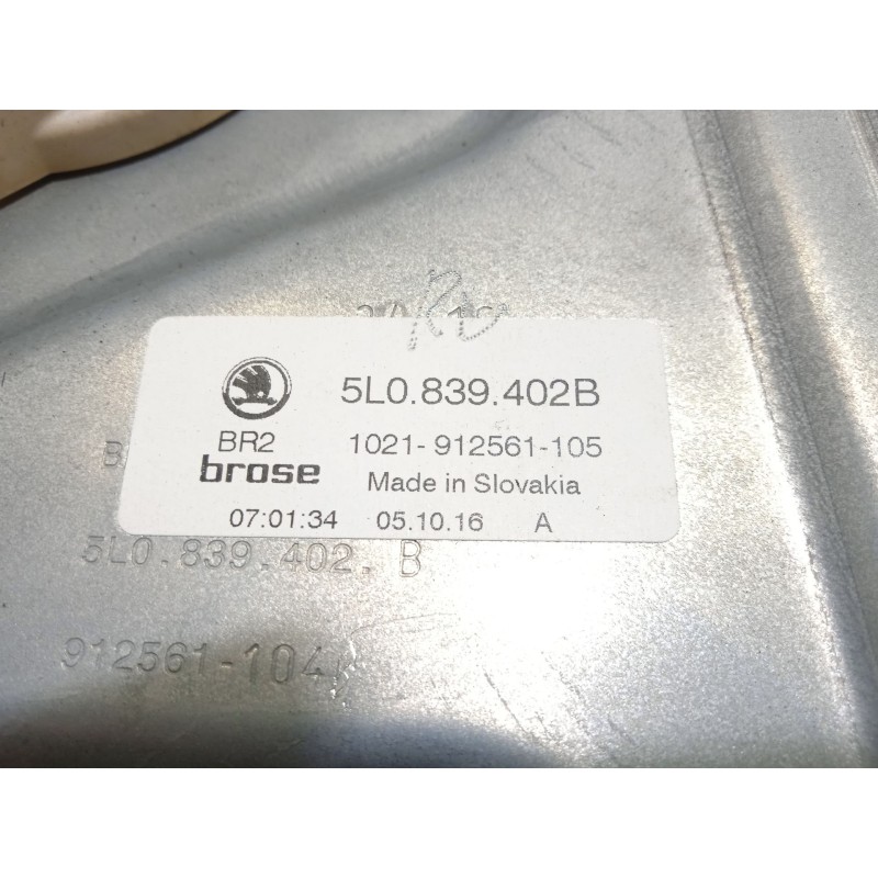 Recambio de elevalunas trasero derecho para skoda yeti 1.2 tsi referencia OEM IAM 5L0839402B 5L0959812A 