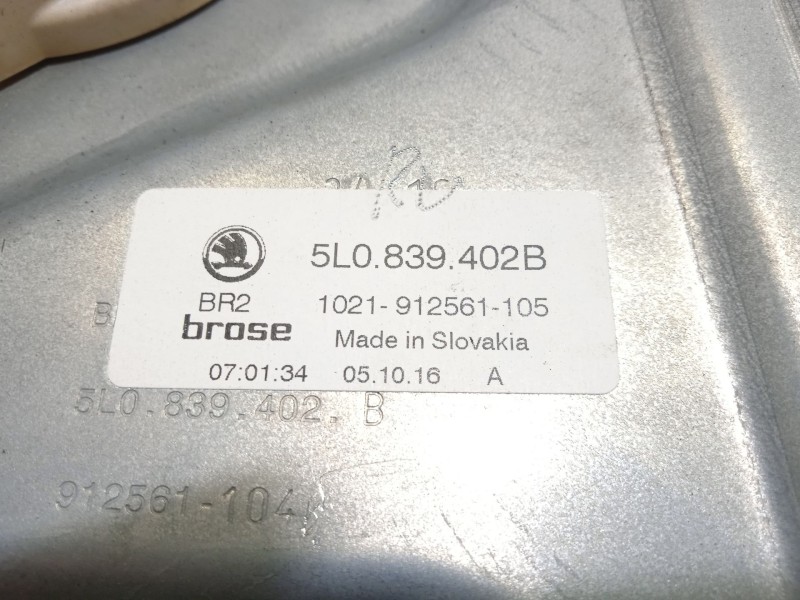 Recambio de elevalunas trasero derecho para skoda yeti 1.2 tsi referencia OEM IAM 5L0839402B 5L0959812A 