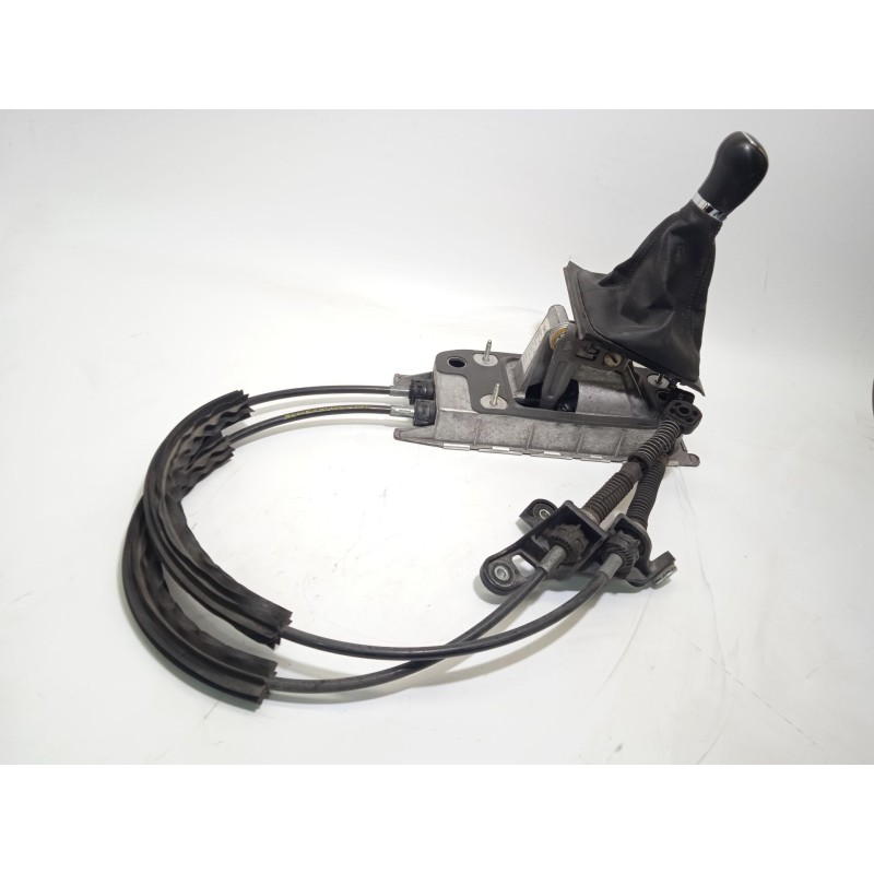 Recambio de palanca cambio para skoda yeti 1.2 tsi referencia OEM IAM 5K0711049B  
