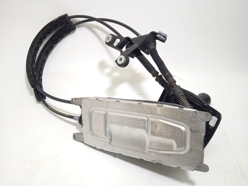 Recambio de palanca cambio para skoda yeti 1.2 tsi referencia OEM IAM 5K0711049B  