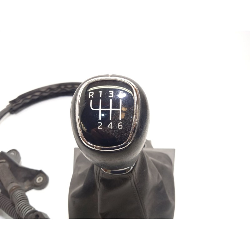 Recambio de palanca cambio para skoda yeti 1.2 tsi referencia OEM IAM 5K0711049B  