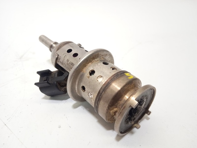 Recambio de inyector para volvo xc 40 2.0 diesel cat referencia OEM IAM 32203677  