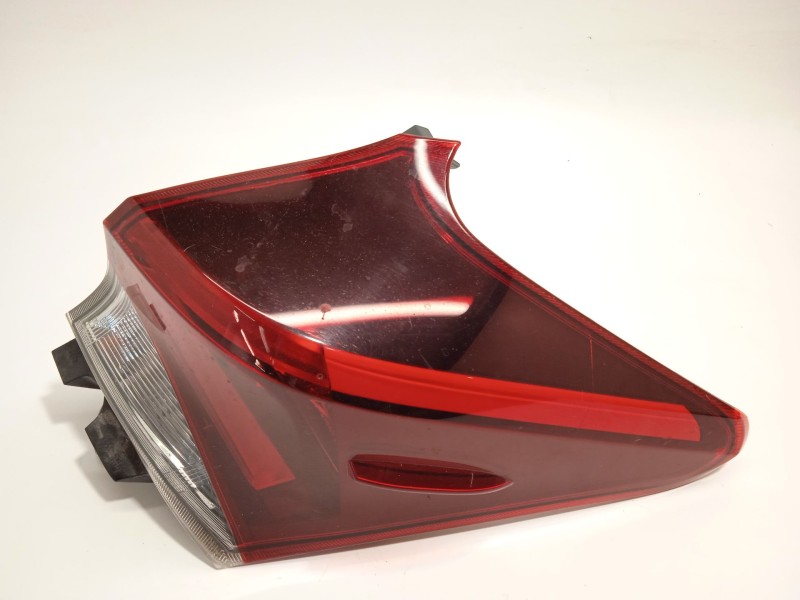 Recambio de piloto trasero derecho para toyota auris active referencia OEM IAM 8155102A61  