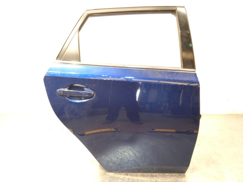 Recambio de puerta trasera derecha para toyota auris active referencia OEM IAM 6700302380  
