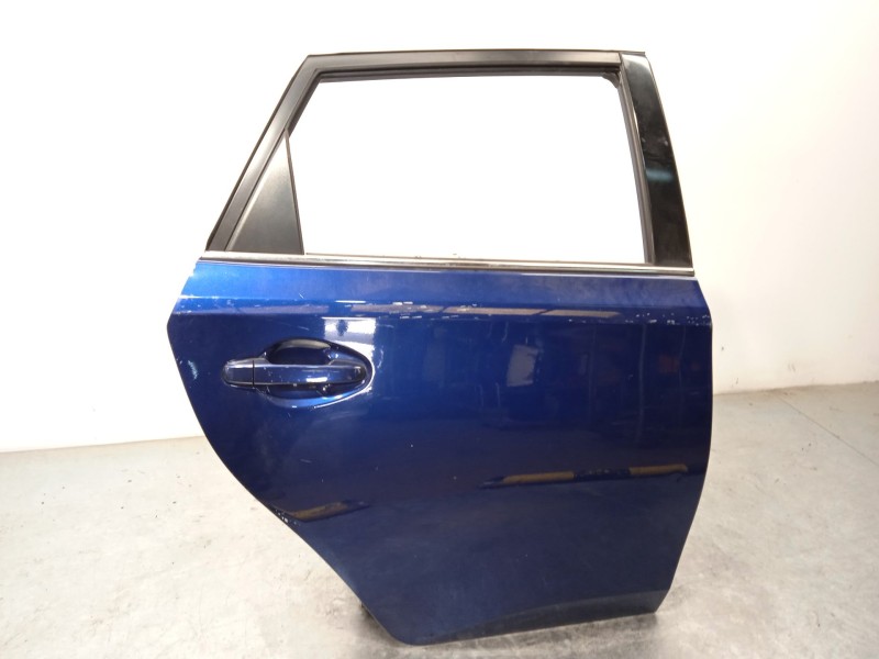 Recambio de puerta trasera derecha para toyota auris active referencia OEM IAM 6700302380  