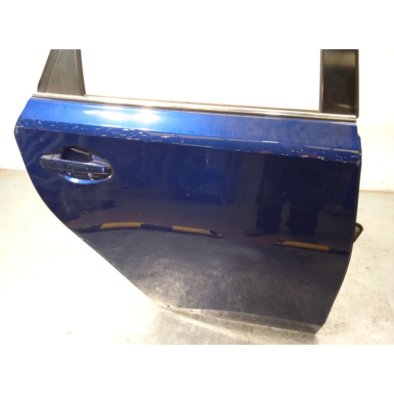 Recambio de puerta trasera derecha para toyota auris active referencia OEM IAM 6700302380  