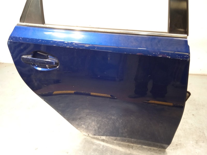 Recambio de puerta trasera derecha para toyota auris active referencia OEM IAM 6700302380  