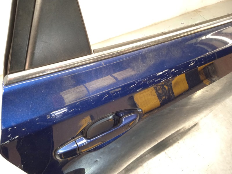 Recambio de puerta trasera derecha para toyota auris active referencia OEM IAM 6700302380  