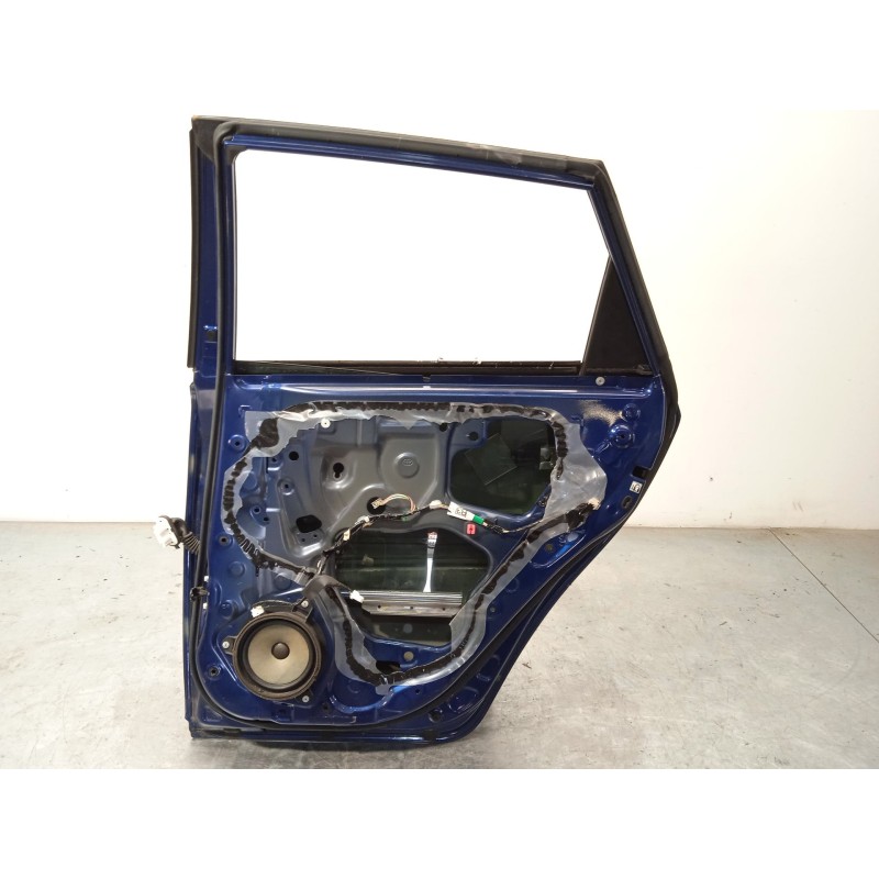 Recambio de puerta trasera derecha para toyota auris active referencia OEM IAM 6700302380  