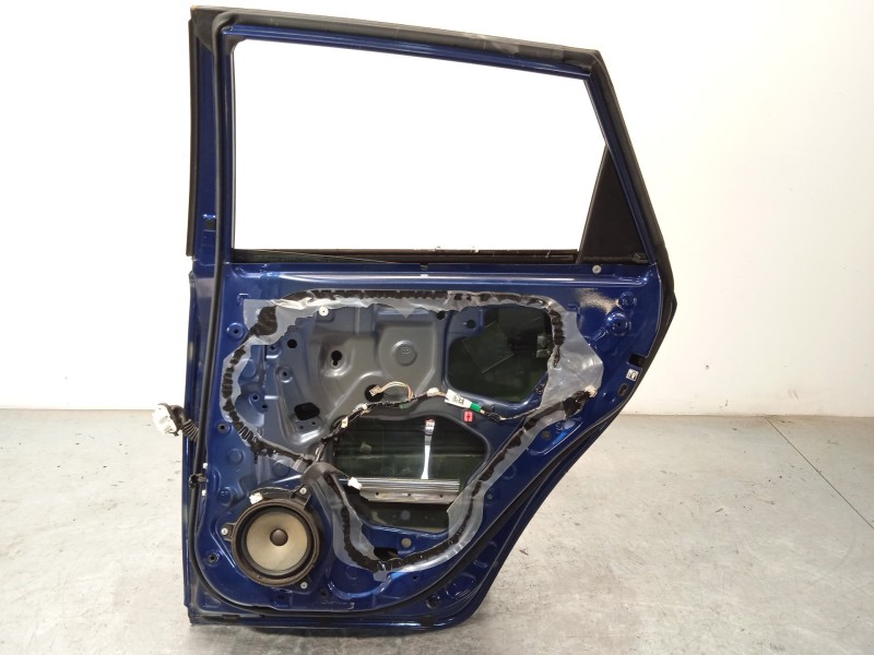 Recambio de puerta trasera derecha para toyota auris active referencia OEM IAM 6700302380  