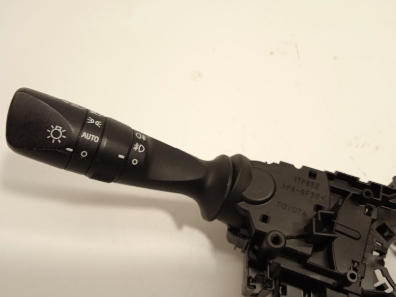 Recambio de mando intermitentes para toyota auris active referencia OEM IAM 8414002720  
