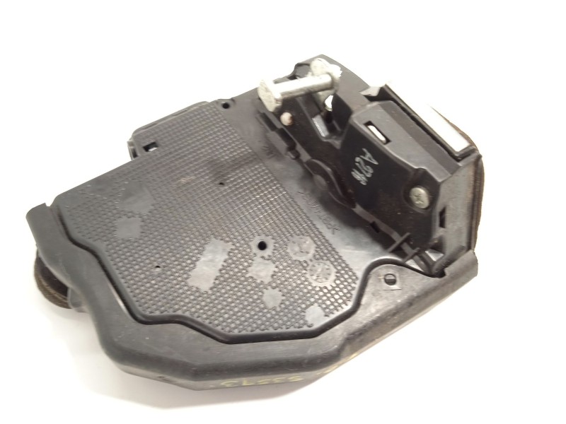 Recambio de cerradura puerta trasera derecha para toyota auris active referencia OEM IAM 6905005051  