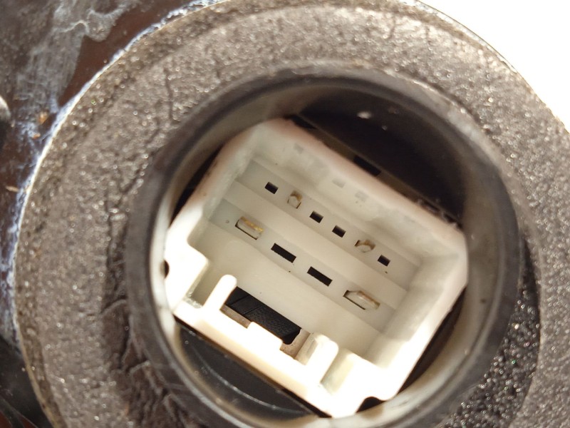 Recambio de cerradura puerta trasera derecha para toyota auris active referencia OEM IAM 6905005051  