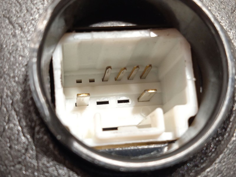 Recambio de cerradura puerta delantera izquierda para toyota auris active referencia OEM IAM 6904002211  