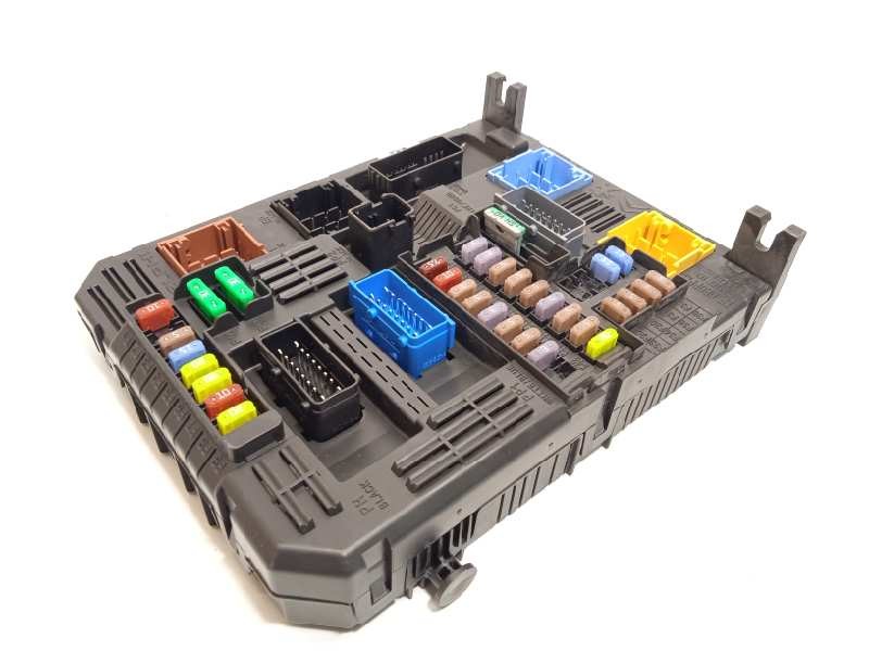 Recambio de caja reles / fusibles para peugeot 3008 gt line referencia OEM IAM 9830805680  