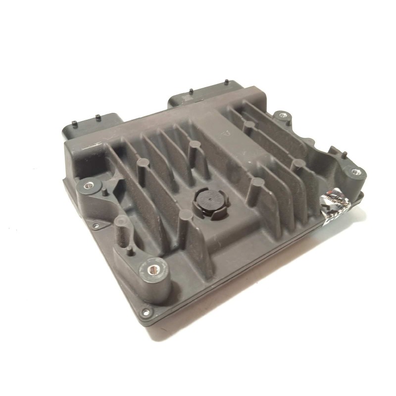 Recambio de centralita motor uce para toyota corolla (e21) referencia OEM IAM 896610ZU10  MB2763004040