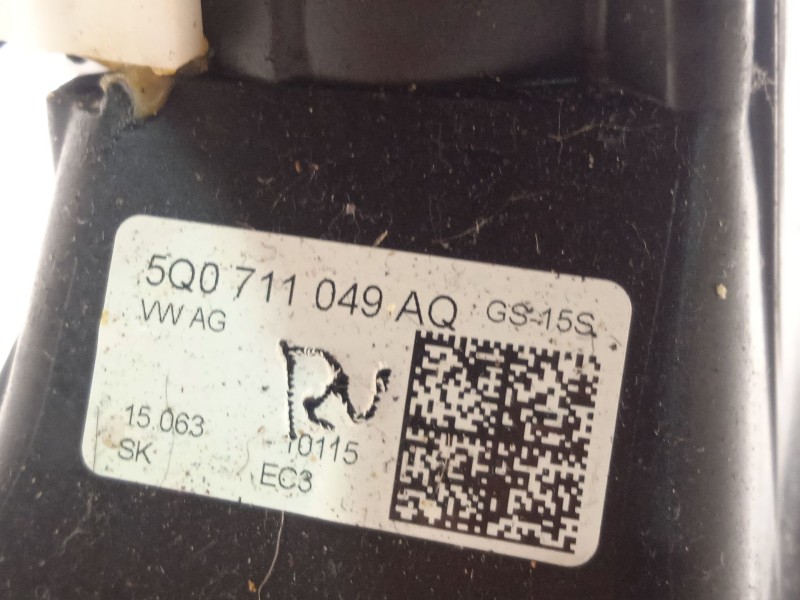 Recambio de palanca cambio para seat leon st (5f8) 2.0 tdi referencia OEM IAM 5Q0711049AQ  