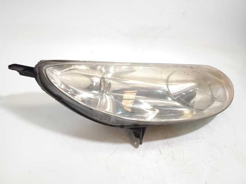 Recambio de faro derecho para peugeot 407 1.8 16v cat referencia OEM IAM 9660235980 0301213202 620690