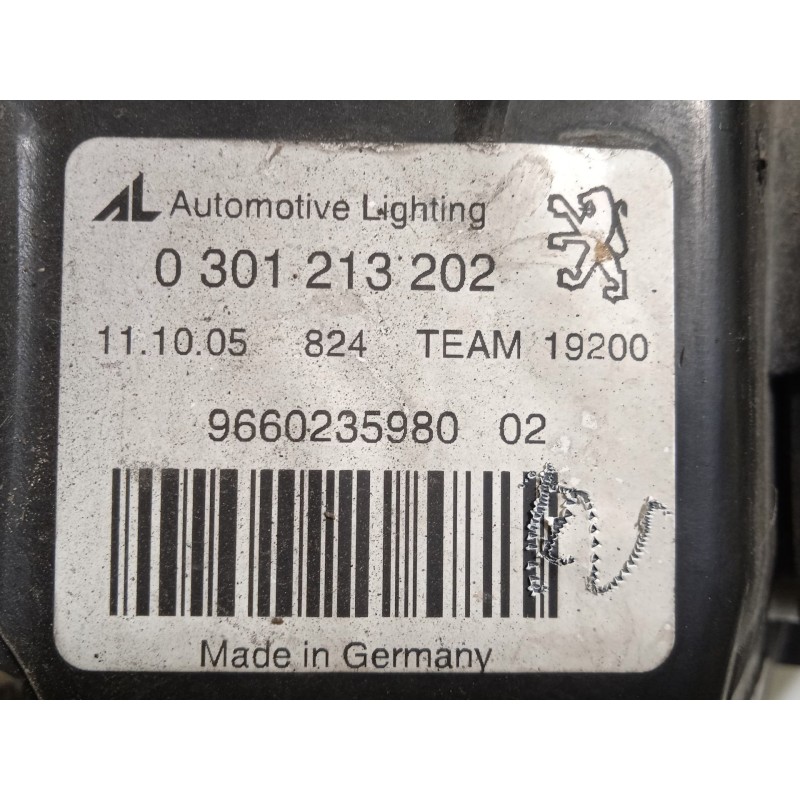 Recambio de faro derecho para peugeot 407 1.8 16v cat referencia OEM IAM 9660235980 0301213202 620690