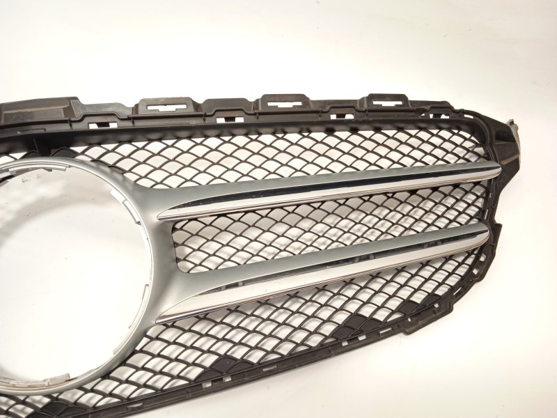 Recambio de rejilla delantera para mercedes-benz clase c (w205) c 180 (205.040) referencia OEM IAM A2058800183  