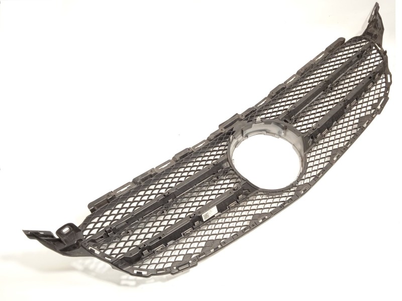 Recambio de rejilla delantera para mercedes-benz clase c (w205) c 180 (205.040) referencia OEM IAM A2058800183  
