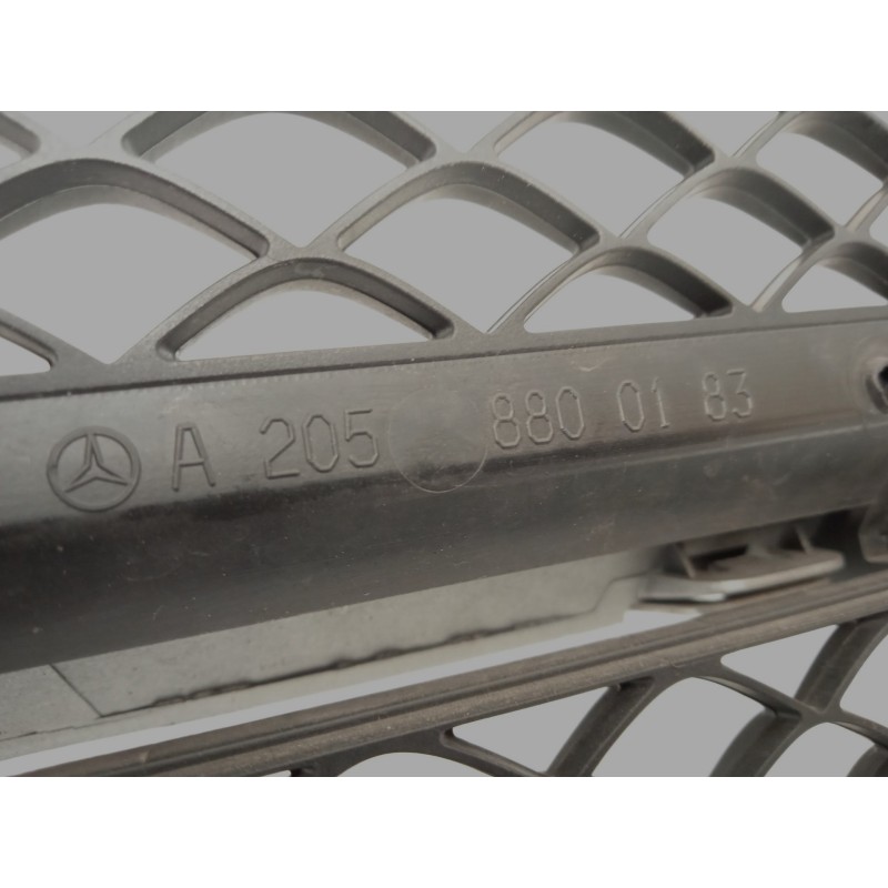 Recambio de rejilla delantera para mercedes-benz clase c (w205) c 180 (205.040) referencia OEM IAM A2058800183  