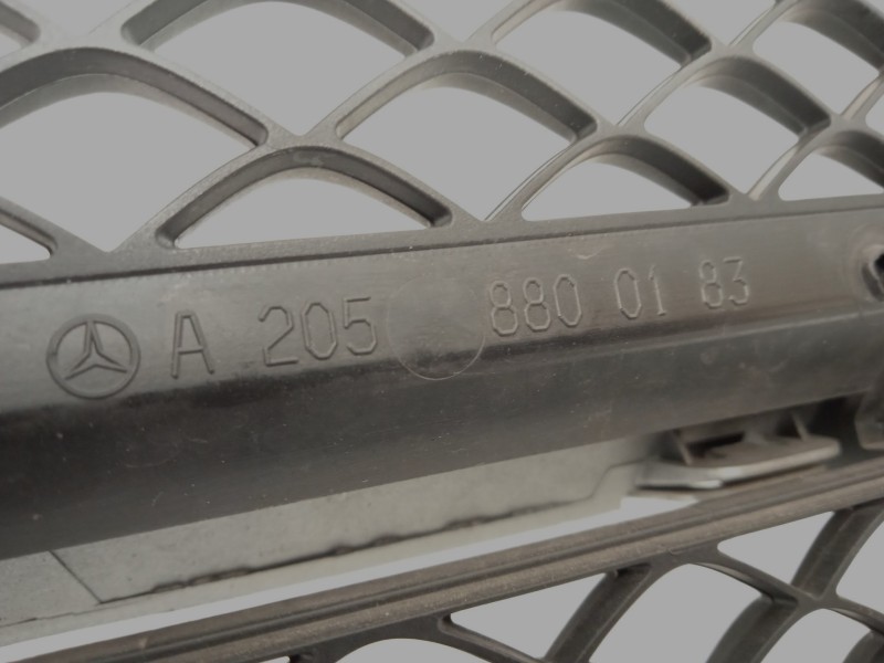 Recambio de rejilla delantera para mercedes-benz clase c (w205) c 180 (205.040) referencia OEM IAM A2058800183  