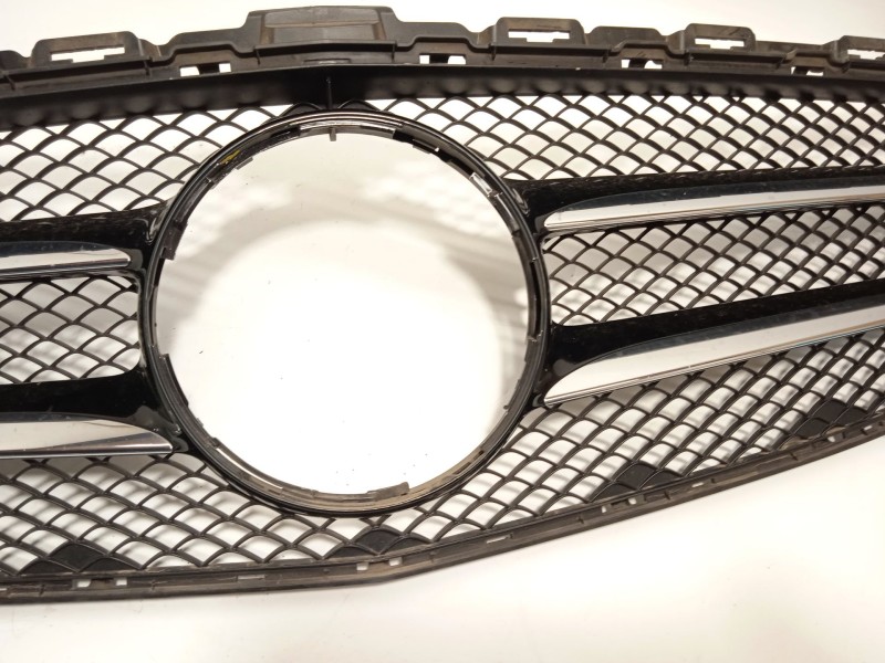Recambio de rejilla delantera para mercedes-benz clase c (w205) c 180 (205.040) referencia OEM IAM A2058800183  