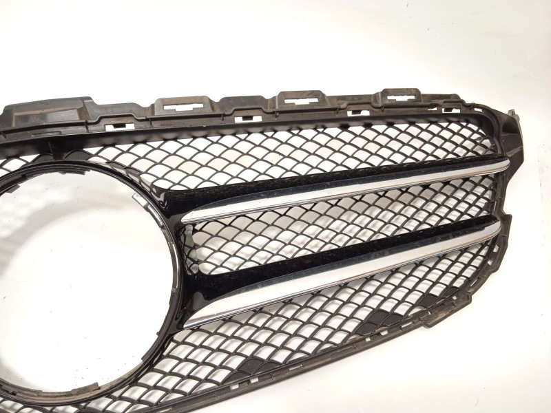 Recambio de rejilla delantera para mercedes-benz clase c (w205) c 180 (205.040) referencia OEM IAM A2058800183  