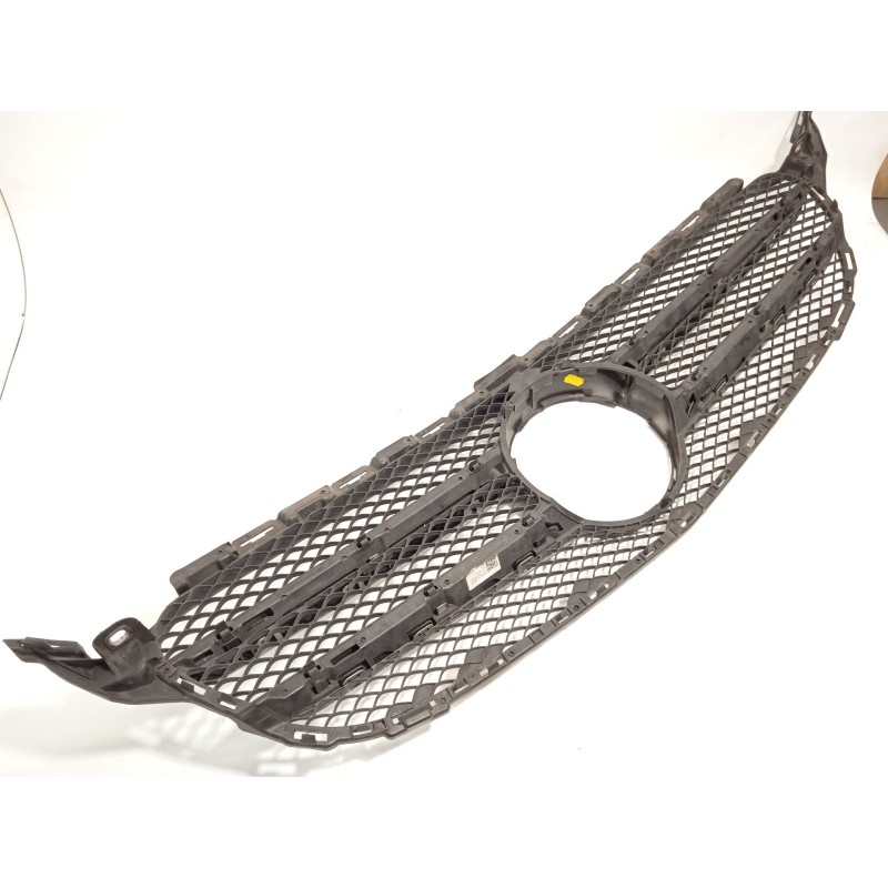 Recambio de rejilla delantera para mercedes-benz clase c (w205) c 180 (205.040) referencia OEM IAM A2058800183  