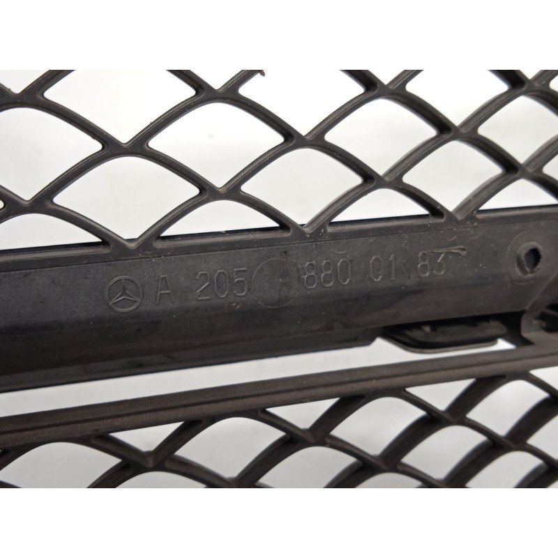 Recambio de rejilla delantera para mercedes-benz clase c (w205) c 180 (205.040) referencia OEM IAM A2058800183  