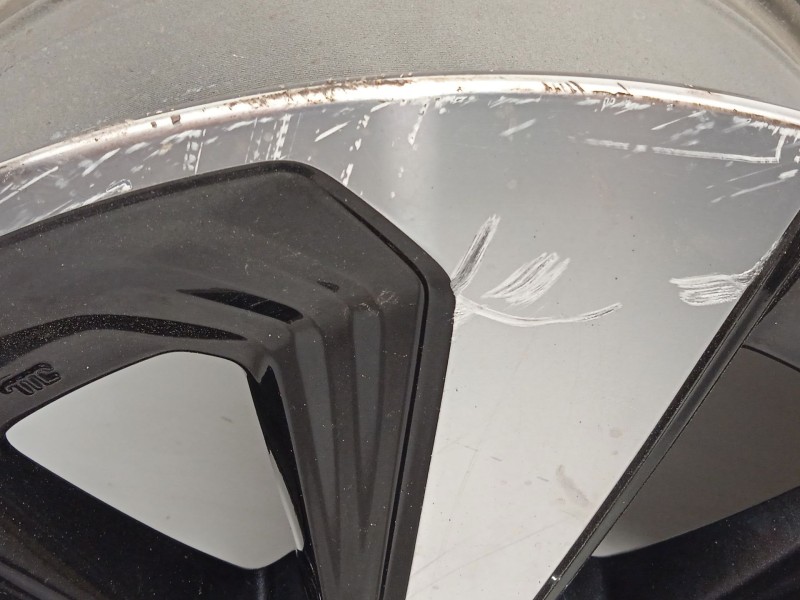 Recambio de llanta para subaru forester sport referencia OEM IAM 28111SG130  