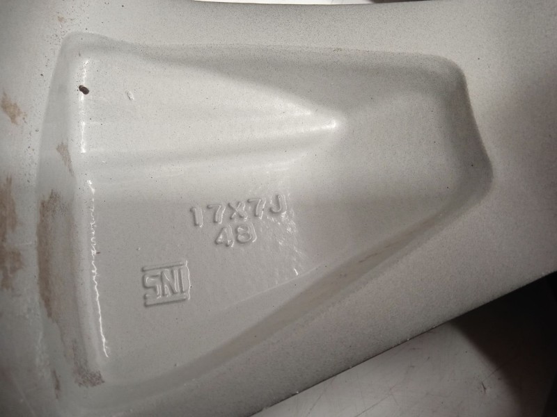 Recambio de llanta para subaru forester sport referencia OEM IAM 28111SG130  