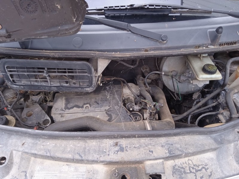 opel vivaro a autobús (x83) del año 2003