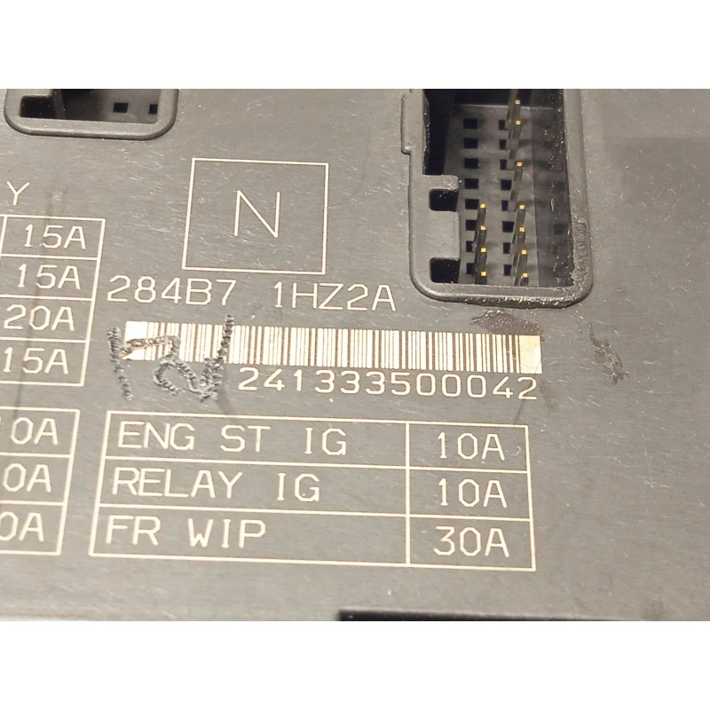 Recambio de caja reles / fusibles para nissan note acenta referencia OEM IAM 284B71HZ2A  